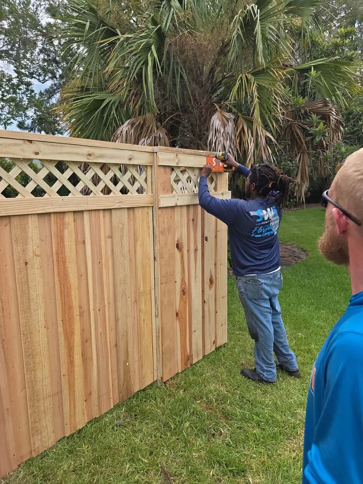 Swi Fence Florida Crew Finish Up Wood Privacy Fence Custom Finishing Touches Fence Sign