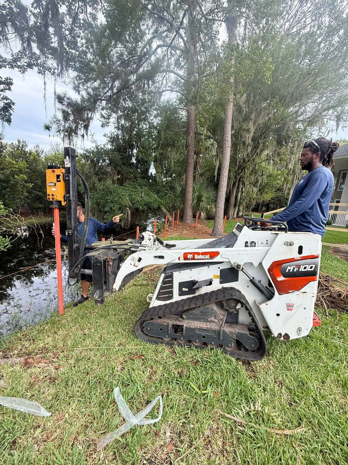 Swi Fence Florida Crew Installing Idrive Power System Aluminum Fence With Bobcat Mt100
