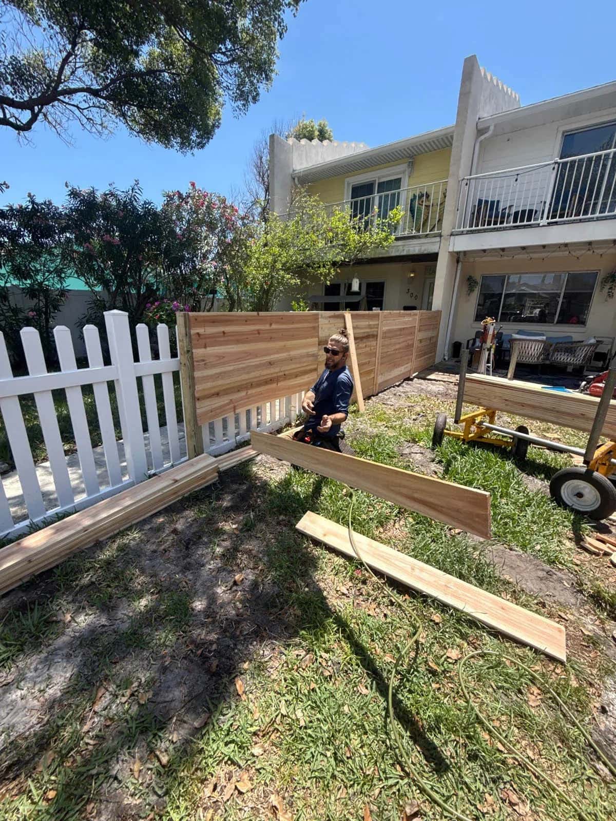 Swi Fence Florida Crew Building Horizontal Wood Cedar Privacy Fence
