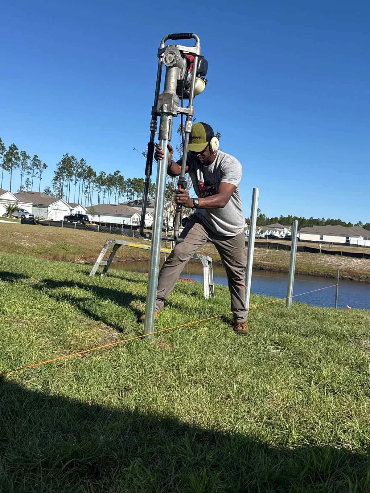 Swi Fence Florida Crew Installing Driving Idrive Power System Vinyl Fence Steel Posts