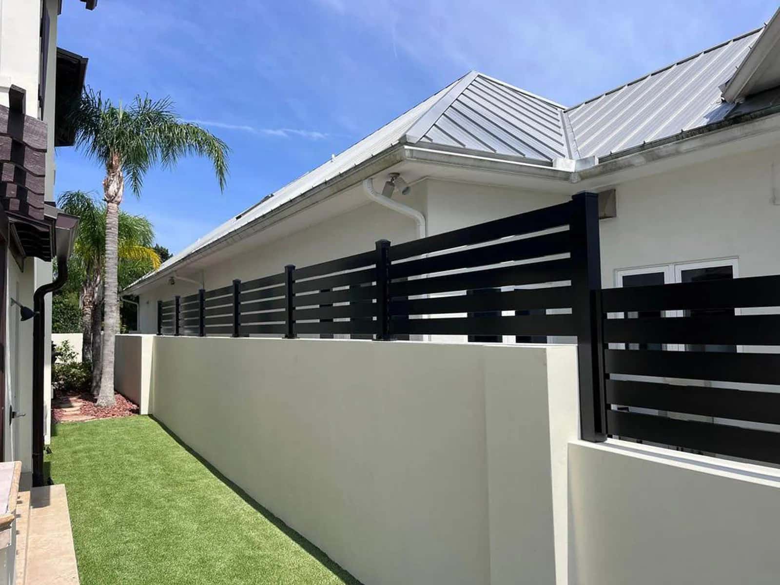Florida Custom Fence On Top Of Concrete Wall
