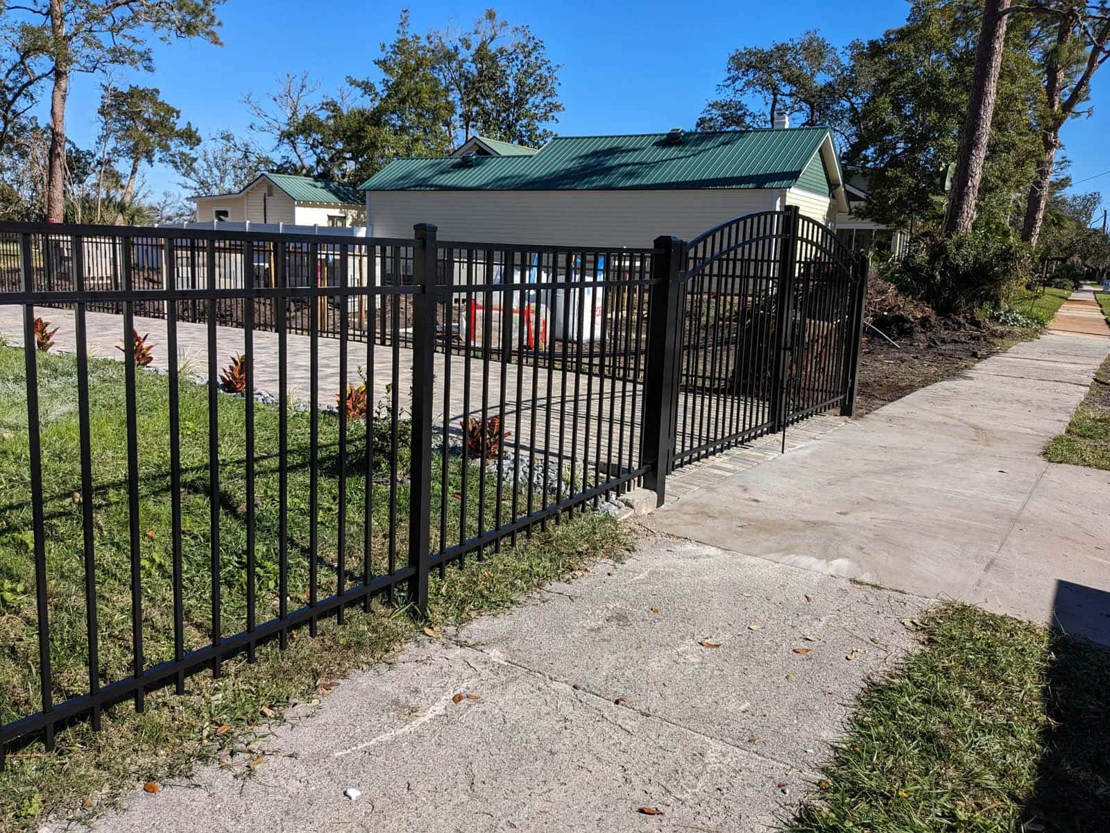 Florida 3 Rail Aluminum Fence With Arched Gate
