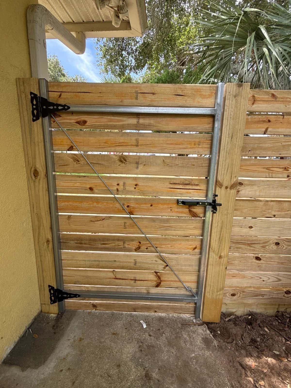 Florida Horizontal Wood Cedar Privacy Gate Steel Framed