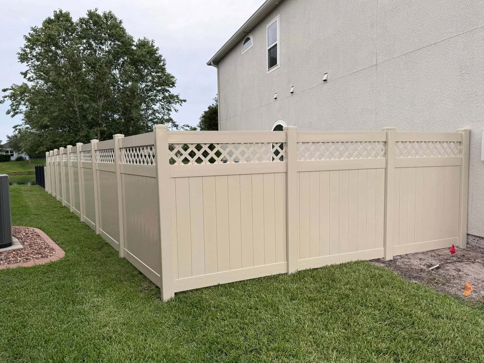 Florida Vinyl Privacy Fence With Lattice Top